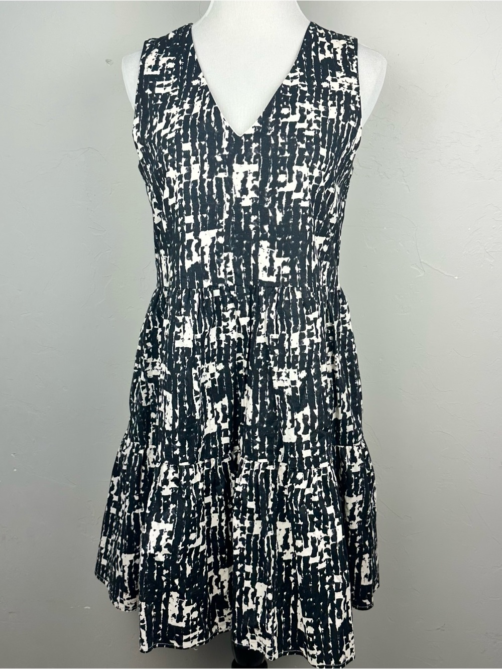 Evereve Black & White Abstract Tiered Cotton Dress Size S